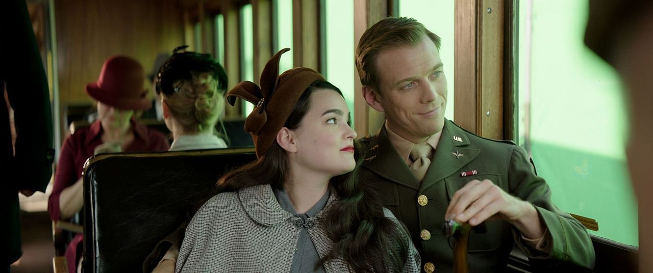 Fog of War - Spion im Nebel : Bild Jake Abel, Brianna Hildebrand