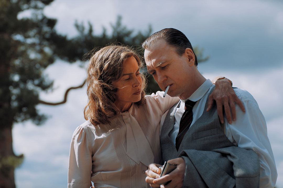 Heimsuchung - Eine Jahrhundertgeschichte : Bild Susanne Wolff, Lars Eidinger