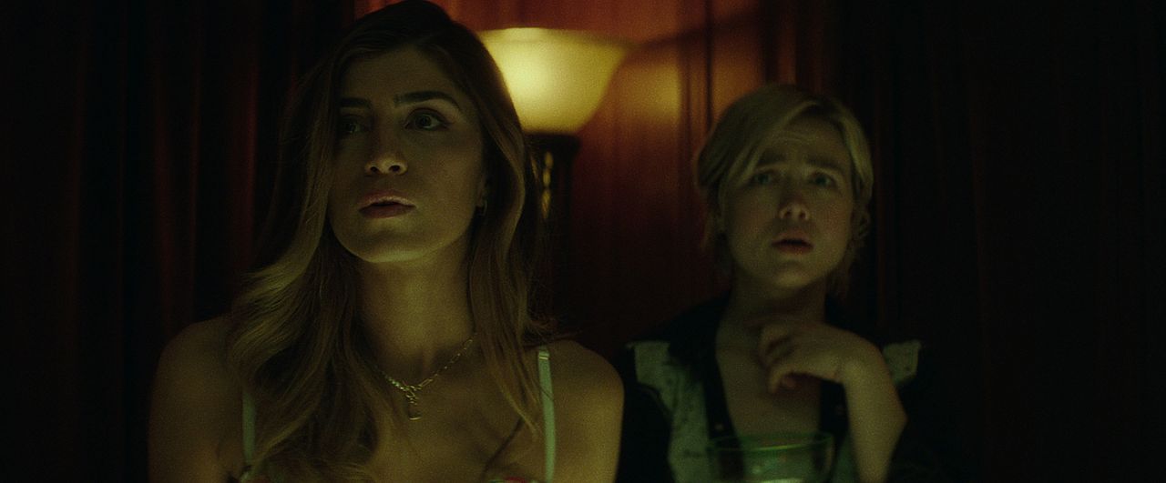 Bone Lake : Bild Maddie Hasson, Andra Nechita