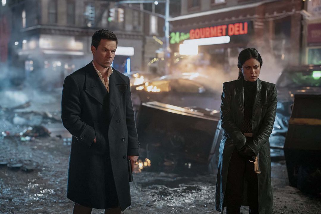 Play Dirty : Bild Rosa Salazar, Mark Wahlberg