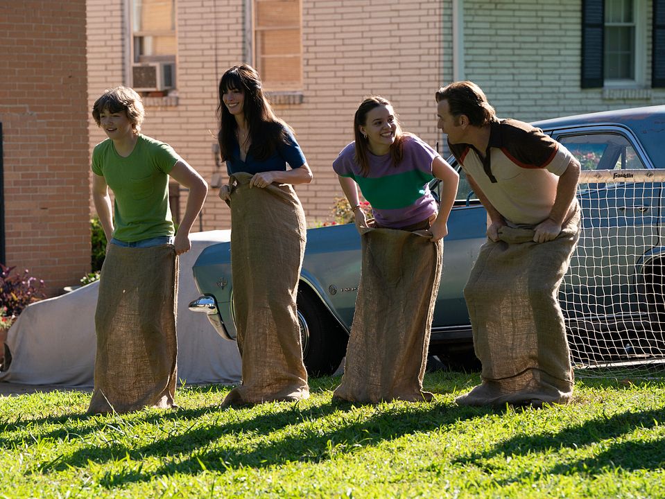 The End Of Oak Street : Bild Anne Hathaway, Ewan McGregor, Christian Convery, Maisy Stella
