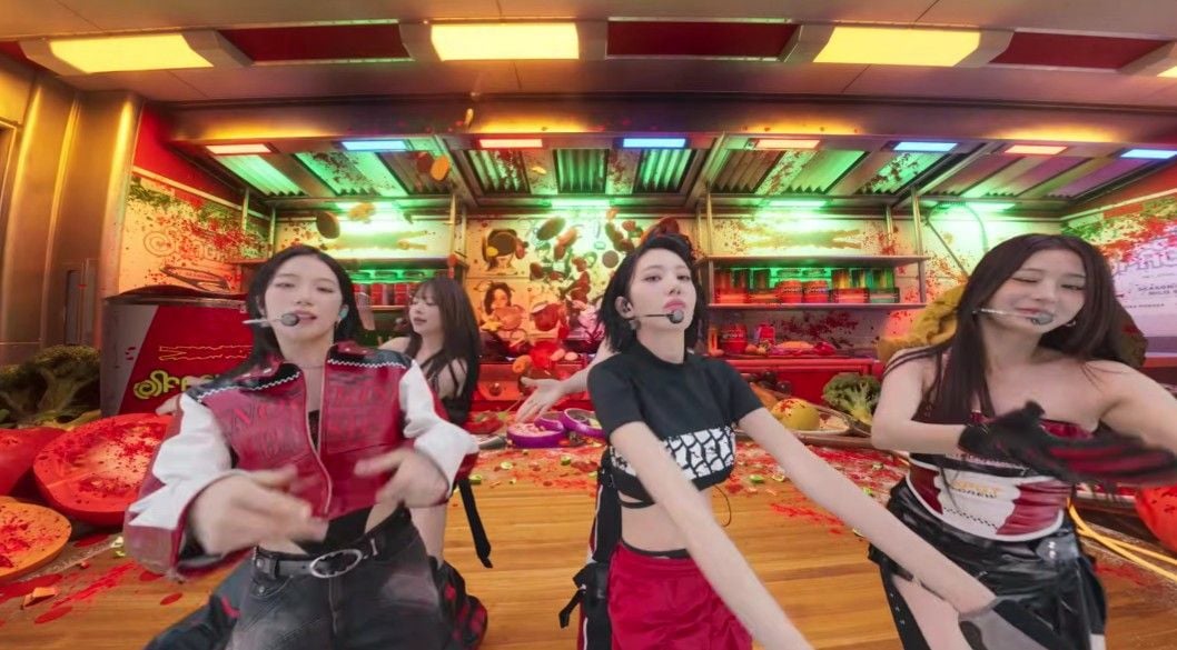 LE SSERAFIM VR Concert: Invitation : Bild Kazuha , Sakura , Chaewon Kim, Yunjin Huh, Eunchae Hong, LE SSERAFIM