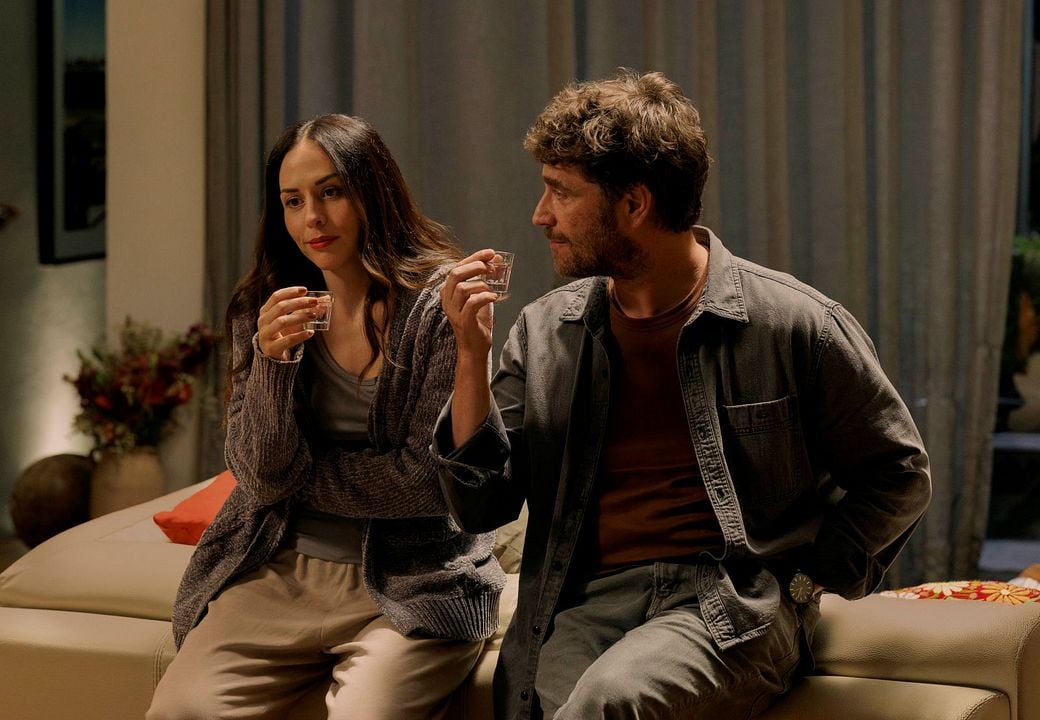 Im Kreis der Korruption : Bild Michel Brown, Zuria Vega