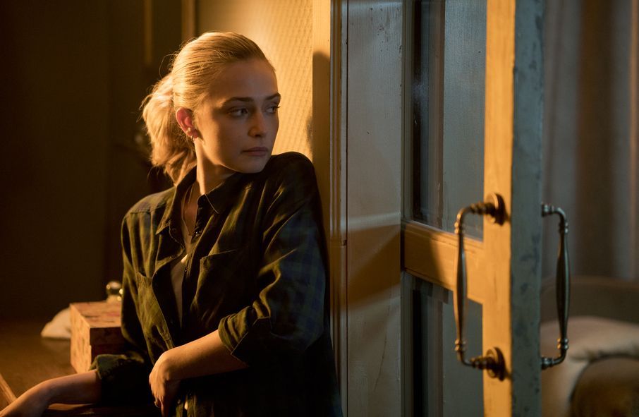 New Life : Bild Sophie Simnett