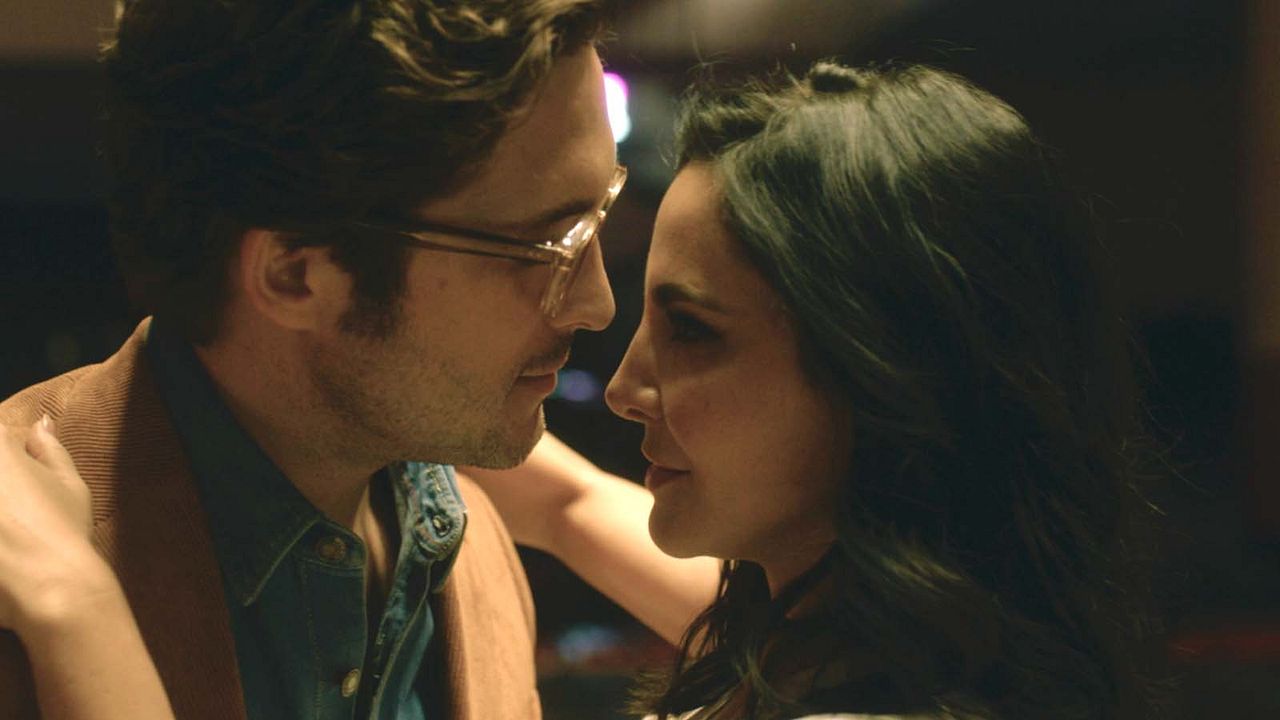 Follow : Bild Martha Higareda, Diego Boneta