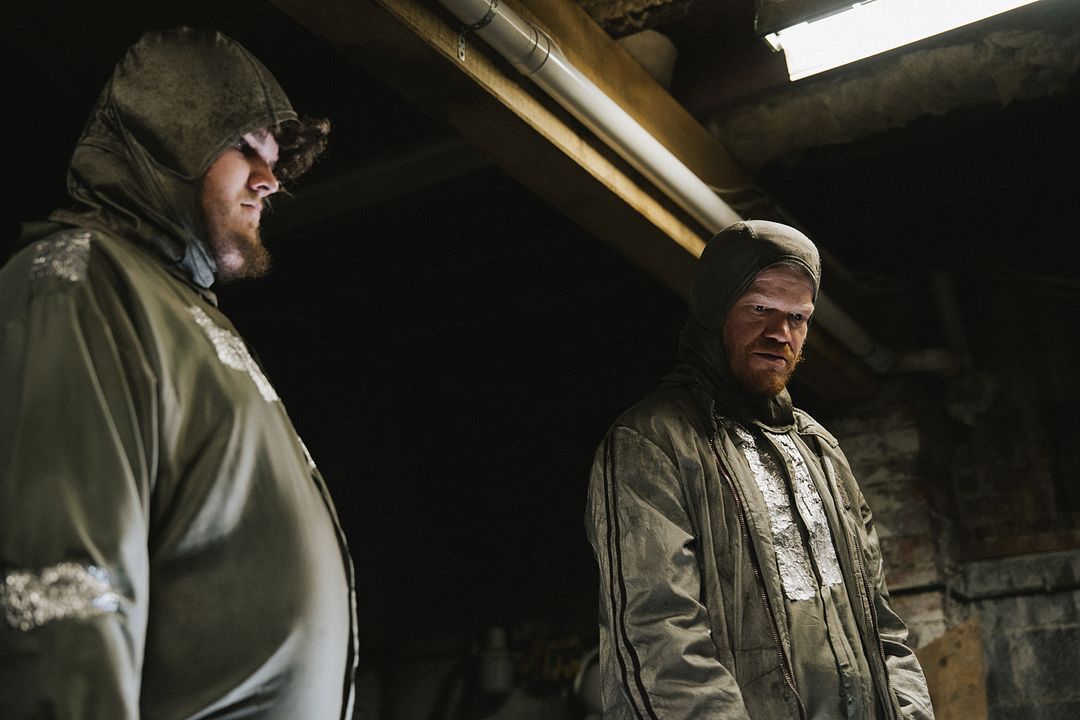 Bugonia : Bild Aidan Delbis, Jesse Plemons