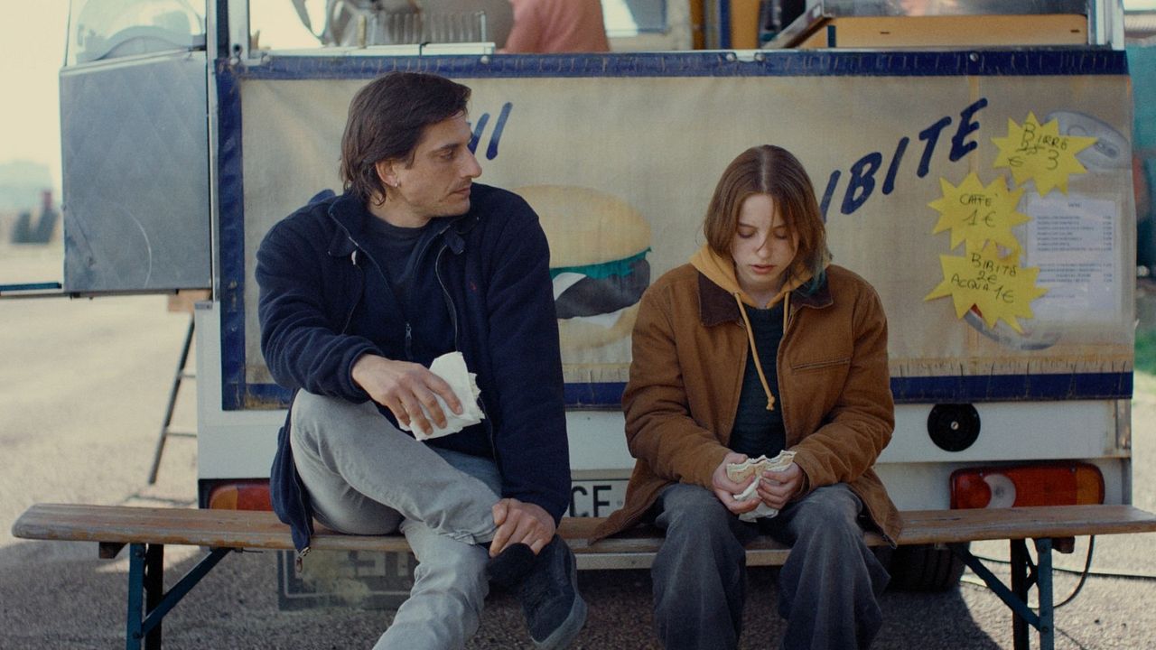 Paternal Leave - Drei Tage Meer : Bild Luca Marinelli, Juli Grabenhenrich