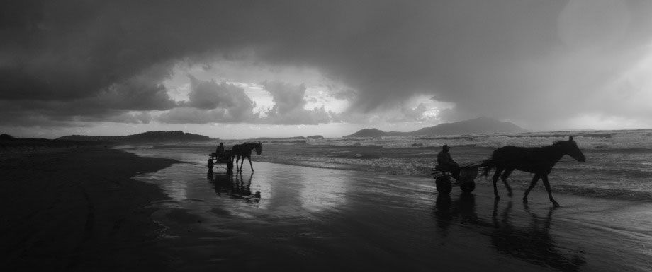 Below The Clouds : Bild