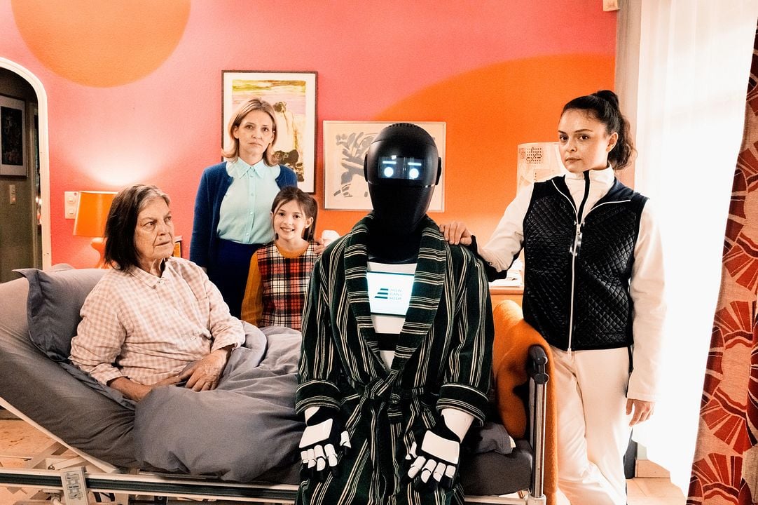 Frau Winkler verlässt das Haus : Bild Josef Ellers, Zoë Baier, Via Jikeli, Laura Tonke, Angela Winkler