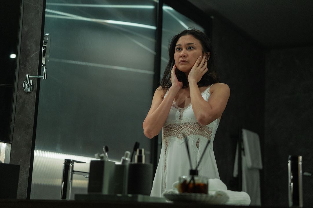 A Normal Woman : Bild Marissa Anita