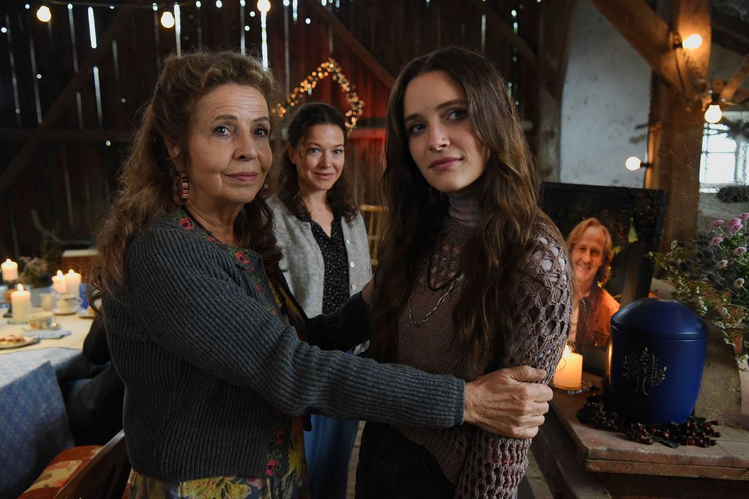 Ein Münchner im Himmel - Der Tod ist erst der Anfang : Bild Hannah Herzsprung, Michaela May, Momo Beier