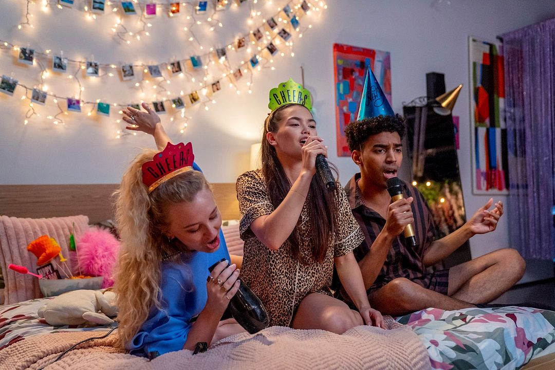 Kissing Is The Easy Part : Bild Paris Berelc, Hayley Festeryga, Roshahn Dhoré