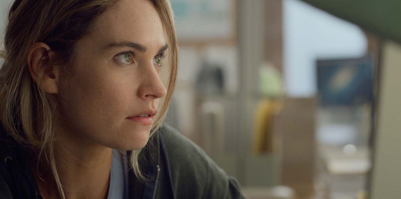 Swiped : Bild Lily James