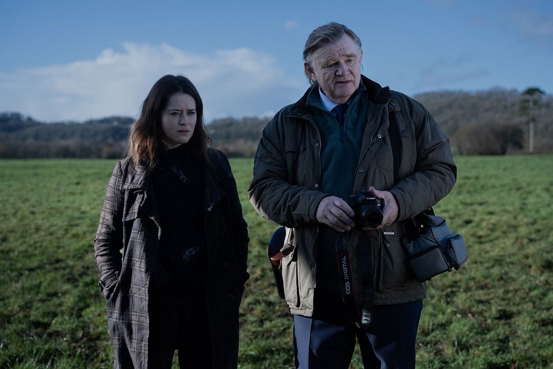 H wie Habicht : Bild Brendan Gleeson, Claire Foy