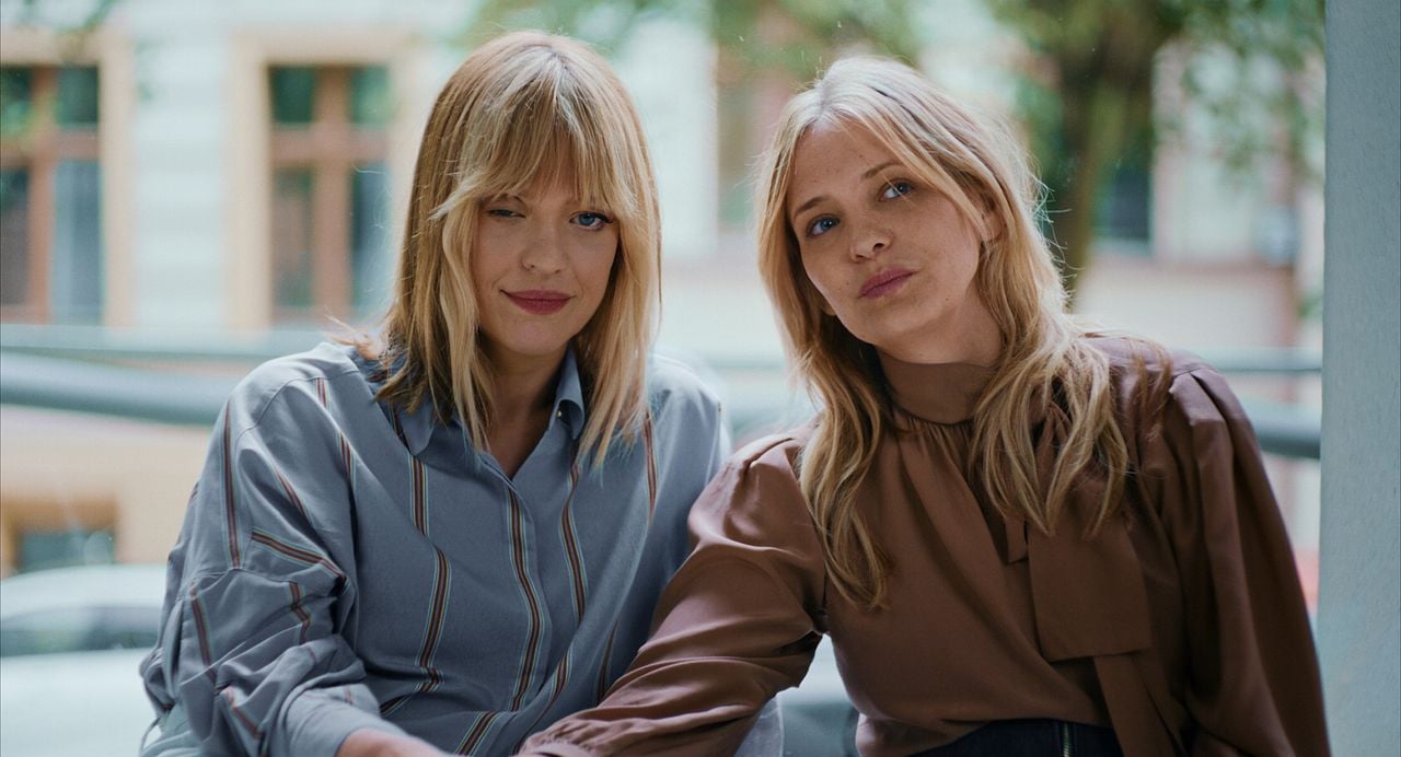 Komplizinnen - Vernunft ist keine Lösung : Bild Laura Tonke, Heike Makatsch