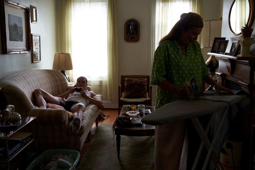 Pretty Thing : Bild Catherine Curtin, Karl Glusman