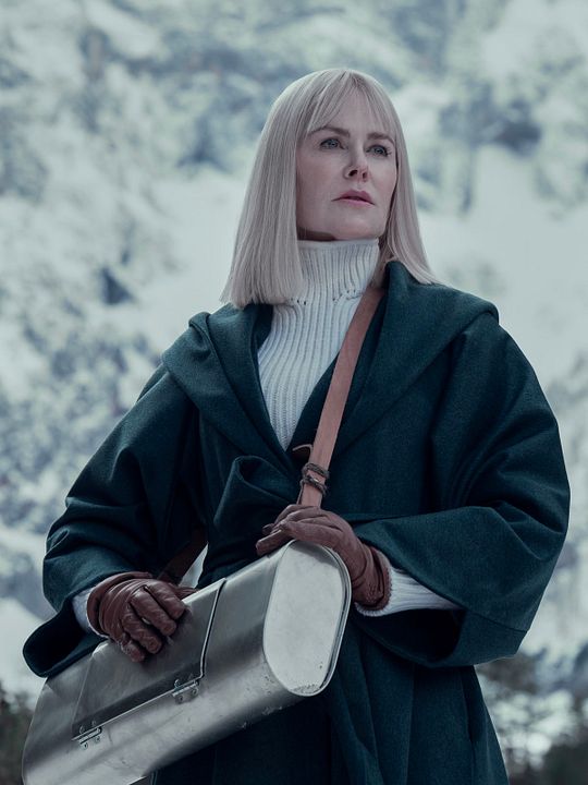 Nine Perfect Strangers : Kinoposter