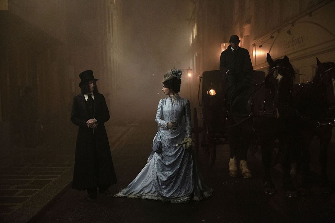 Dracula - Die Auferstehung : Bild Caleb Landry Jones, Zoë Bleu