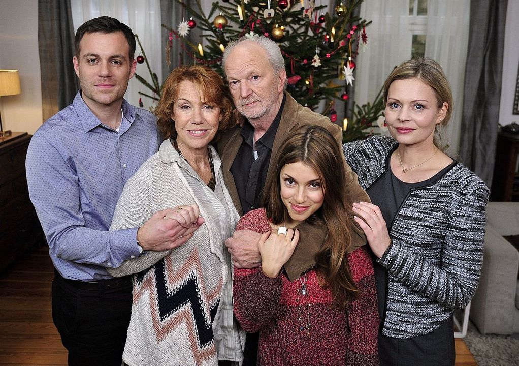 Alle unter eine Tanne : Bild Anna Julia Antonucci, Michael Gwisdek, Susanna Simon, Gaby Dohm