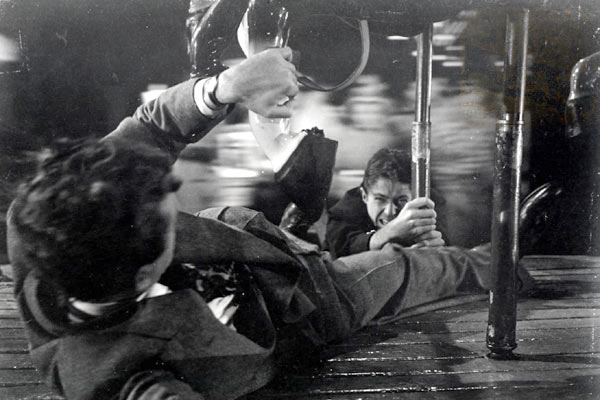 Der Fremde im Zug : Bild Farley Granger