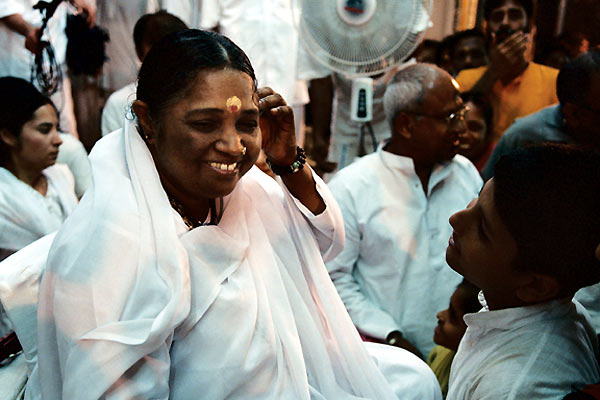 Darshan - Die Umarmung : Bild Sri Mata "Amma" Amritanandamayi Devi