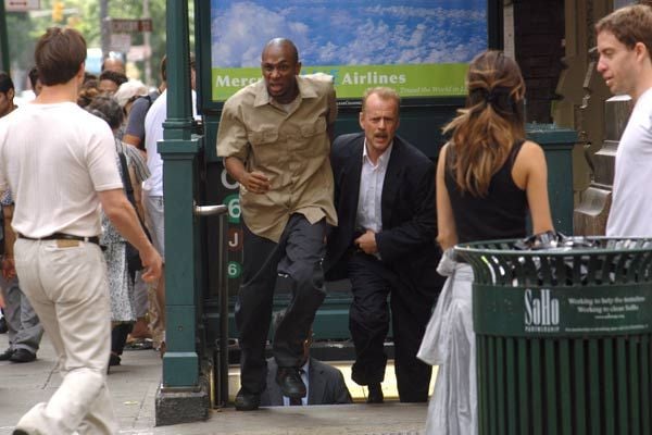 16 Blocks : Bild Yasiin Bey, Bruce Willis