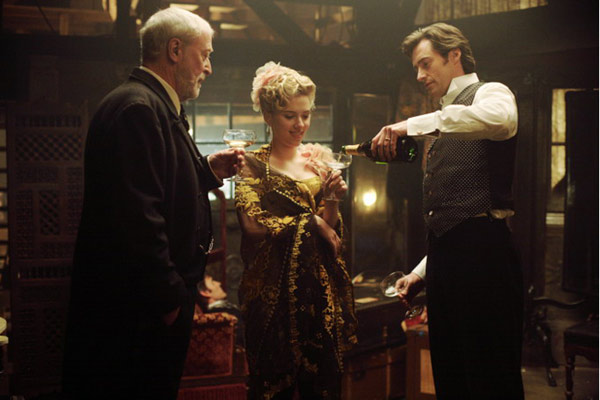Prestige - Die Meister der Magie : Bild Michael Caine, Scarlett Johansson, Hugh Jackman
