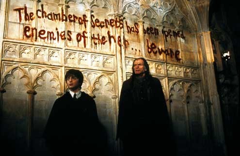 Harry Potter und die Kammer des Schreckens : Bild David Bradley (IV), Chris Columbus, Daniel Radcliffe