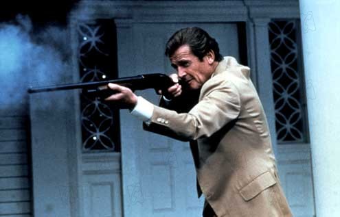 James Bond 007 - Im Angesicht des Todes : Bild John Glen, Roger Moore