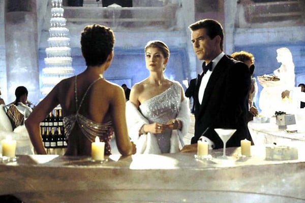 James Bond 007 - Stirb an einem anderen Tag: Pierce Brosnan, Halle Berry, Lee Tamahori, Rosamund Pike