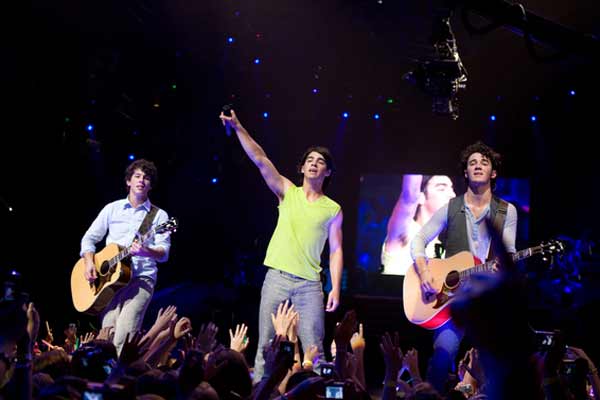 Jonas Brothers - Das ultimative 3D Konzerterlebnis : Bild Bruce Hendricks, Joe Jonas, Nick Jonas, Kevin Jonas