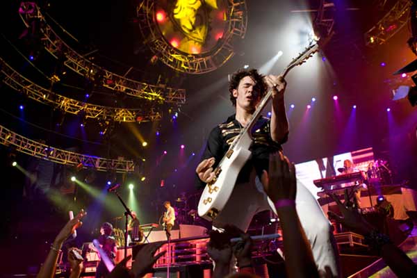 Jonas Brothers - Das ultimative 3D Konzerterlebnis : Bild Nick Jonas, Bruce Hendricks
