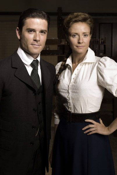 Bild Helene Joy, Yannick Bisson