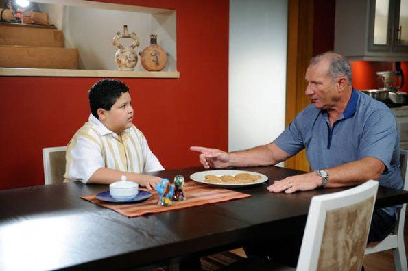 Modern Family : Bild Ed O'Neill, Rico Rodriguez