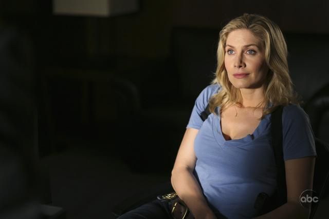 V – Die Rückkehrer : Bild Elizabeth Mitchell