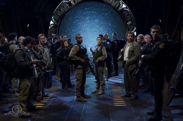 Stargate Universe : Bild Peter Kelamis, Jamil Walker Smith, Mike Dopud, Alaina Huffman, Ming-Na Wen, Brian J. Smith (II), Patrick Gilmore (I), Julia Benson