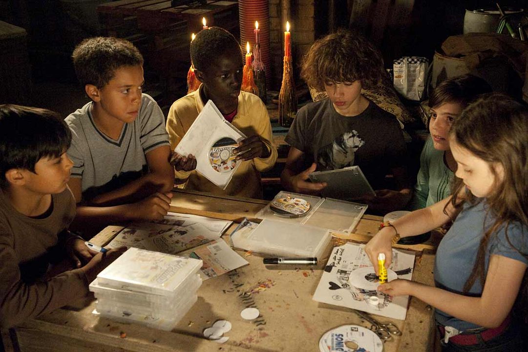 Mit erhobenen Händen : Bild Romain Goupil