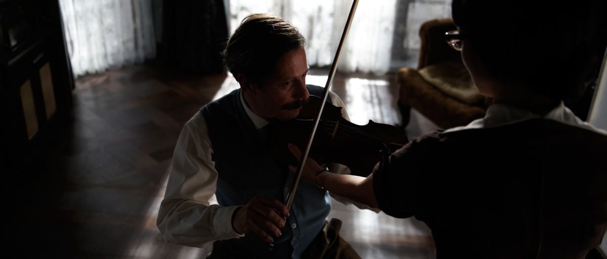 Huhn mit Pflaumen : Bild Mathieu Amalric