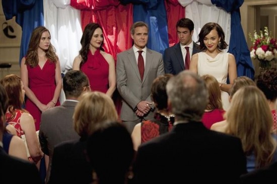 Revenge : Bild Henry Czerny, Christa B. Allen, Joshua Bowman, Madeleine Stowe, Ashley Madekwe