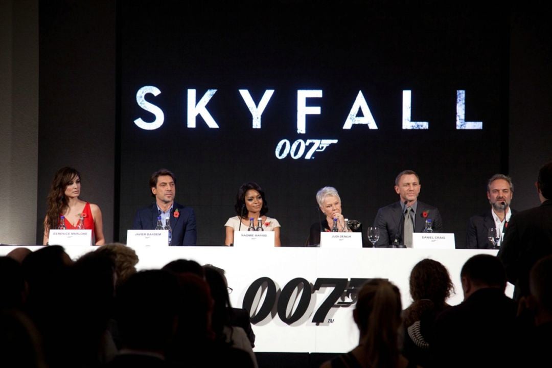 James Bond 007 - Skyfall : Vignette (magazine) Daniel Craig, Javier Bardem, Bérénice Marlohe, Judi Dench, Sam Mendes, Naomie Harris
