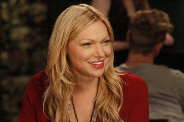 Are You There, Chelsea? : Bild Laura Prepon