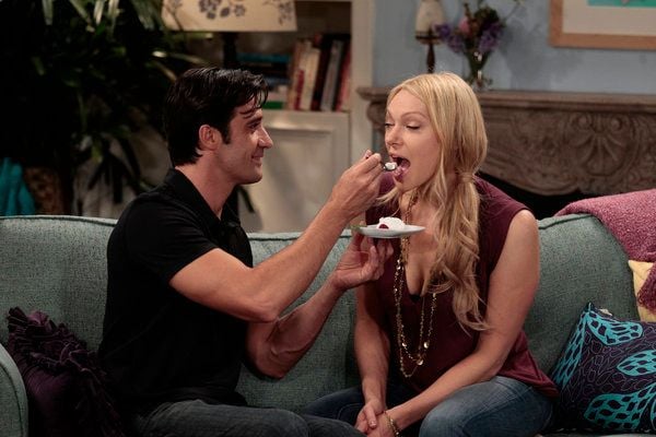 Are You There, Chelsea? : Bild Laura Prepon, Gilles Marini