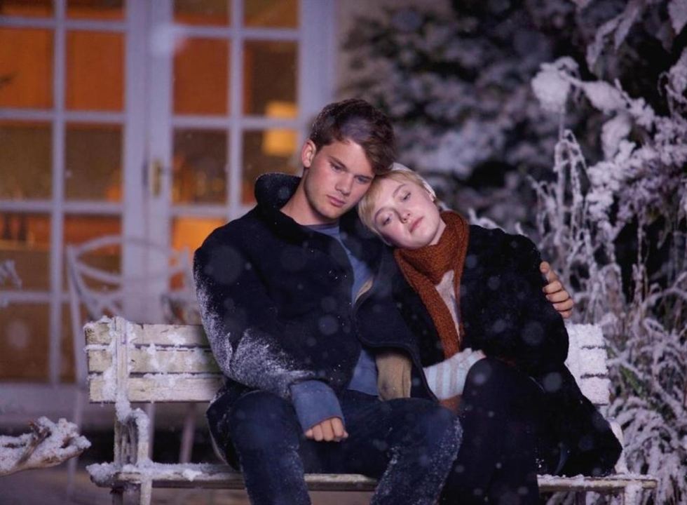 Now Is Good - Jeder Moment zählt : Bild Jeremy Irvine, Dakota Fanning