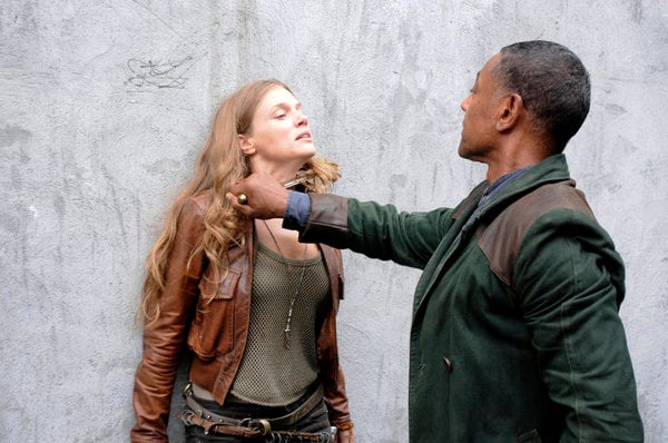 Revolution (2012) : Bild Tracy Spiridakos, Giancarlo Esposito