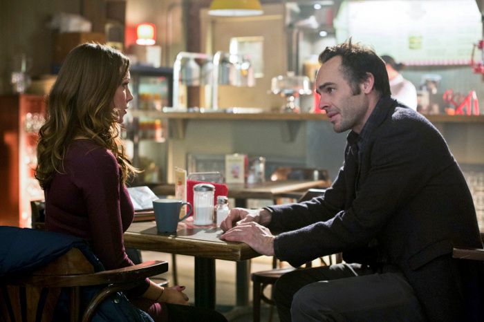 Arrow : Bild Katie Cassidy, Paul Blackthorne