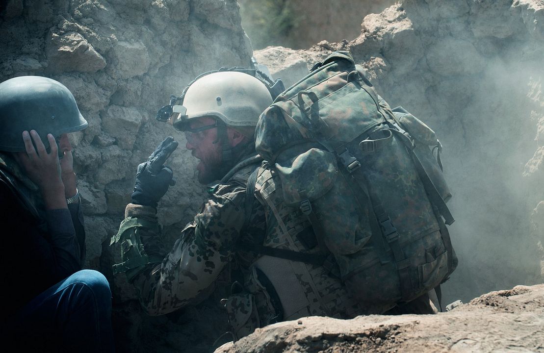 Zwischen Welten : Bild Ronald Zehrfeld