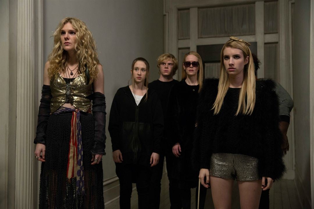 American Horror Story : Bild Emma Roberts, Lily Rabe, Sarah Paulson, Taissa Farmiga, Evan Peters