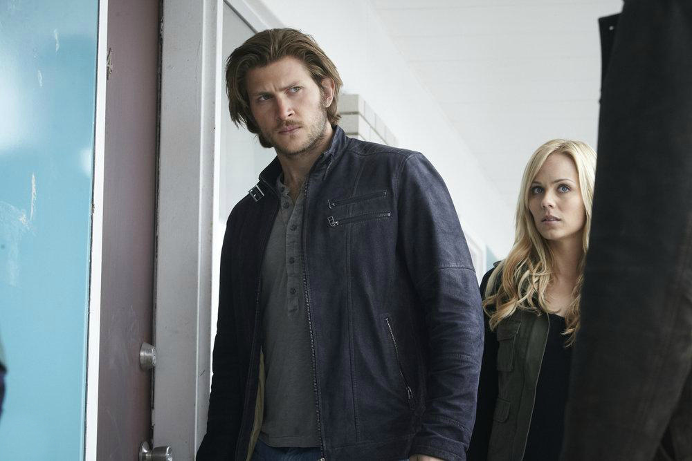 Bitten : Bild Greyston Holt, Laura Vandervoort