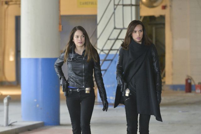 Bild Kristin Kreuk, Nina Lisandrello