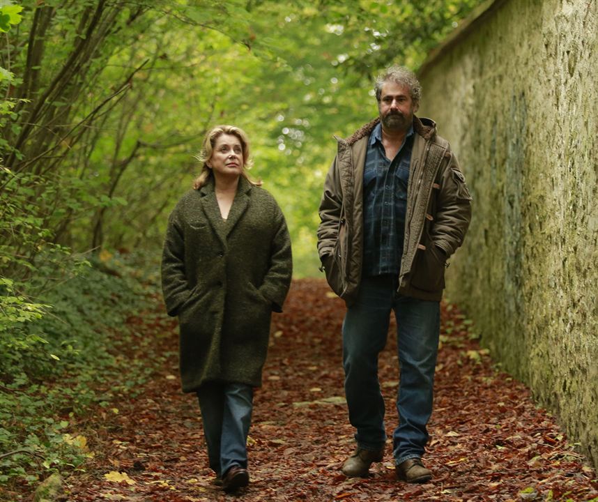 In The Courtyard : Bild Catherine Deneuve, Gustave Kervern